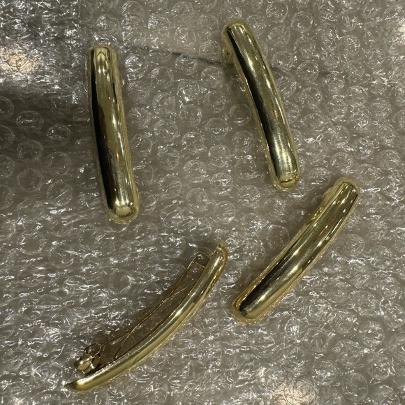 4 GLOSSY BAR BARRETTE GOLD New ?✨✨✨ comes with beautiful gift box ?